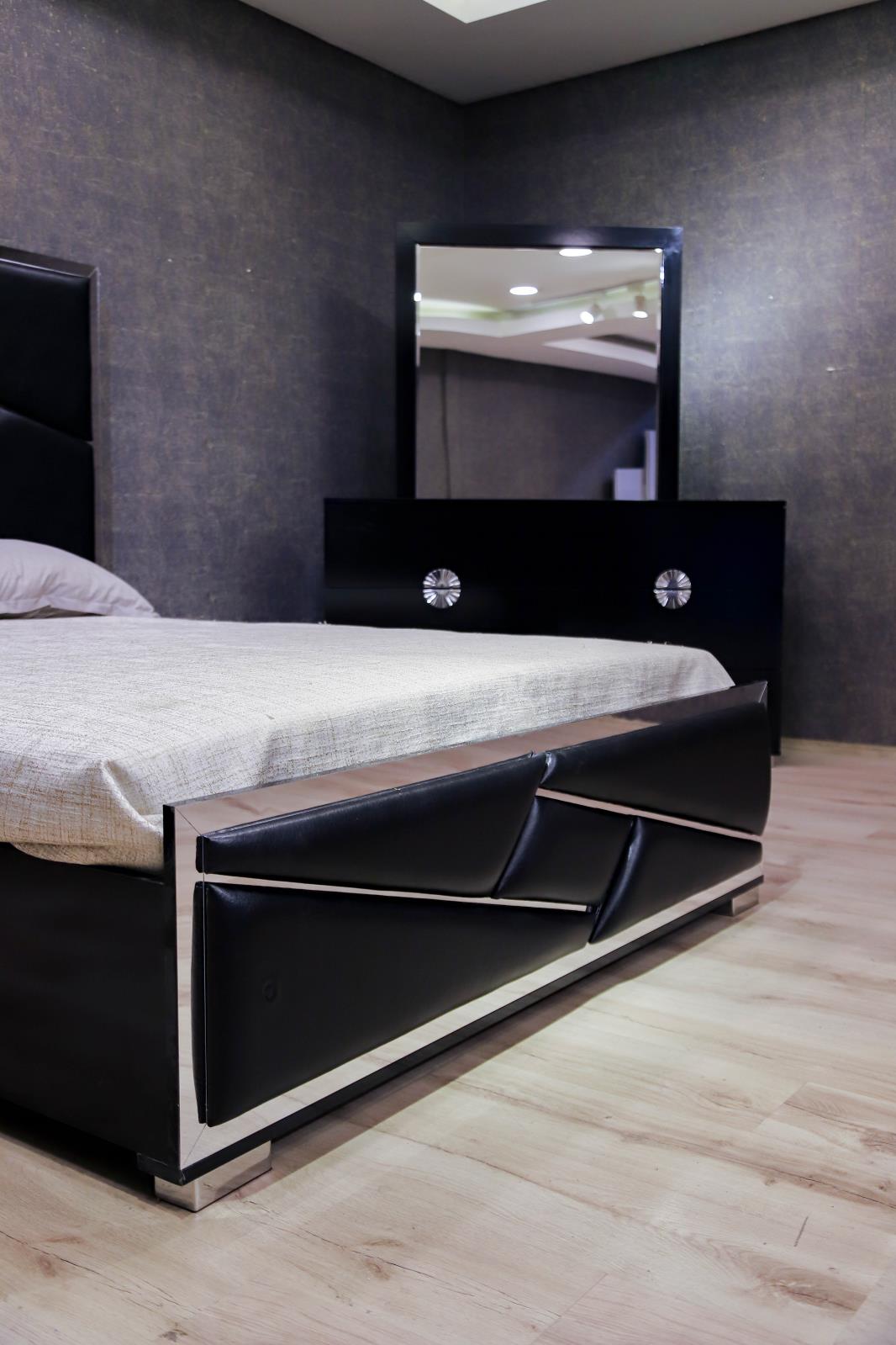 Avalon Black King Bed, Dresser, Mirror & Nightstand — view 4