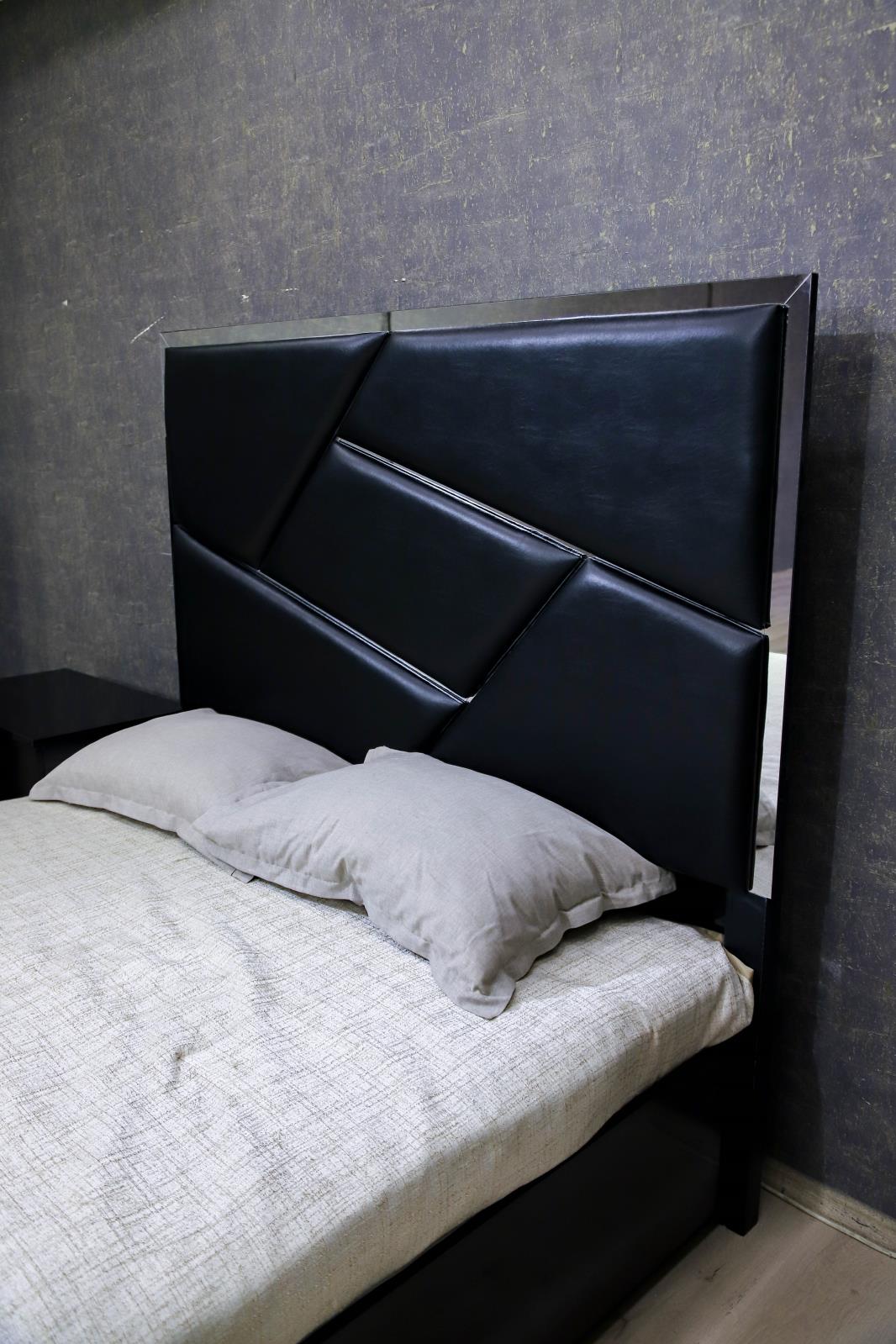 Avalon Black King Bed, Dresser, Mirror & Nightstand — view 8