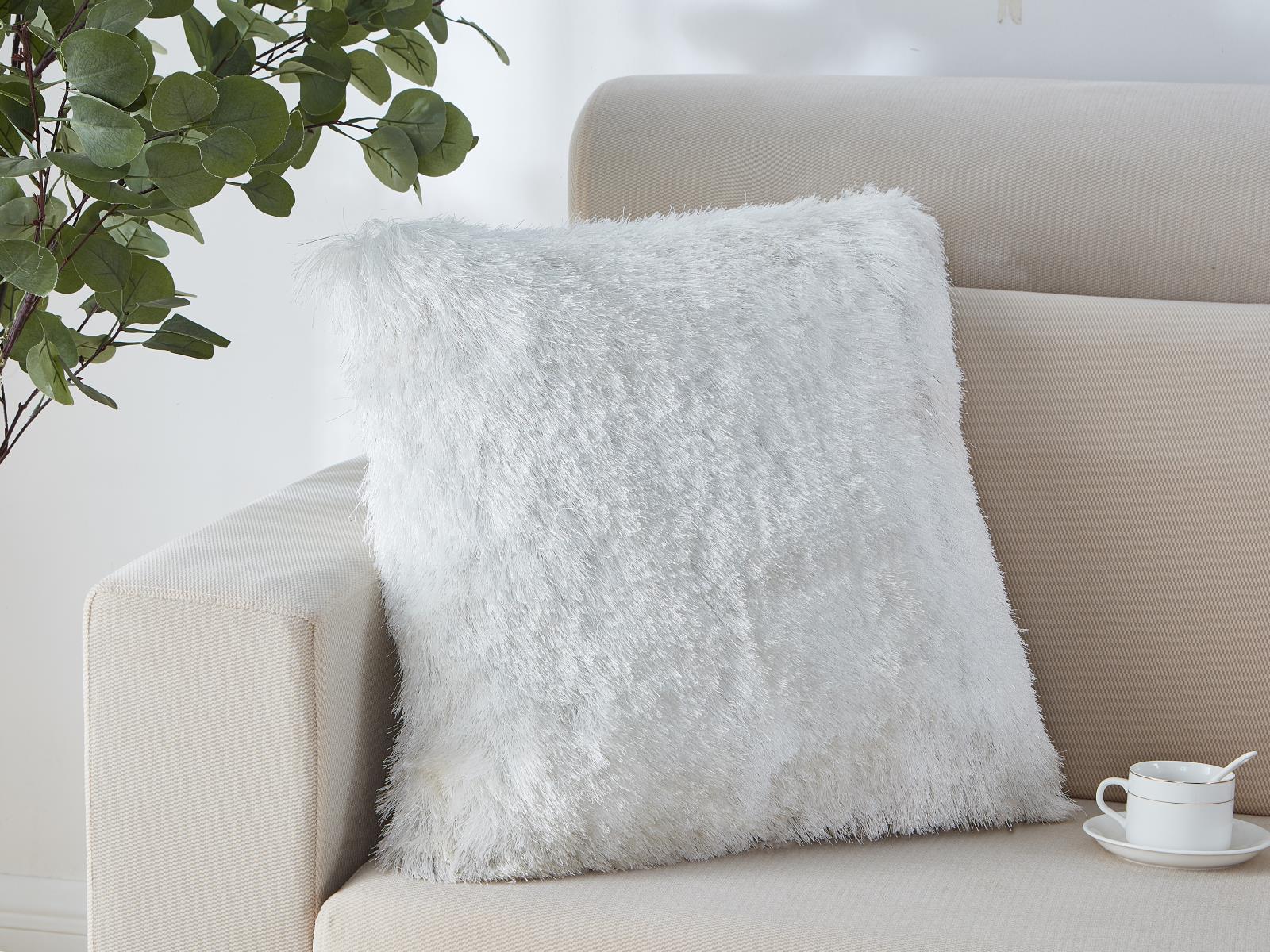 Urban URP01 White Accent Pillow