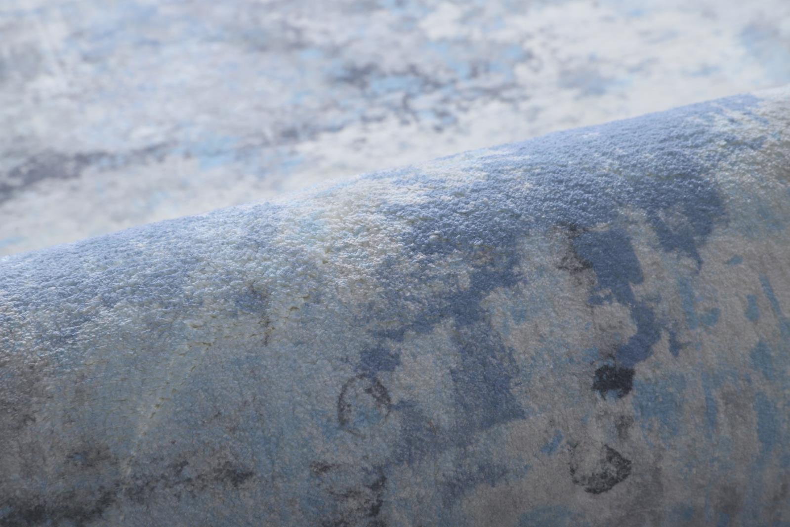 Retro RT02 Light Blue Shag Rug — view 3
