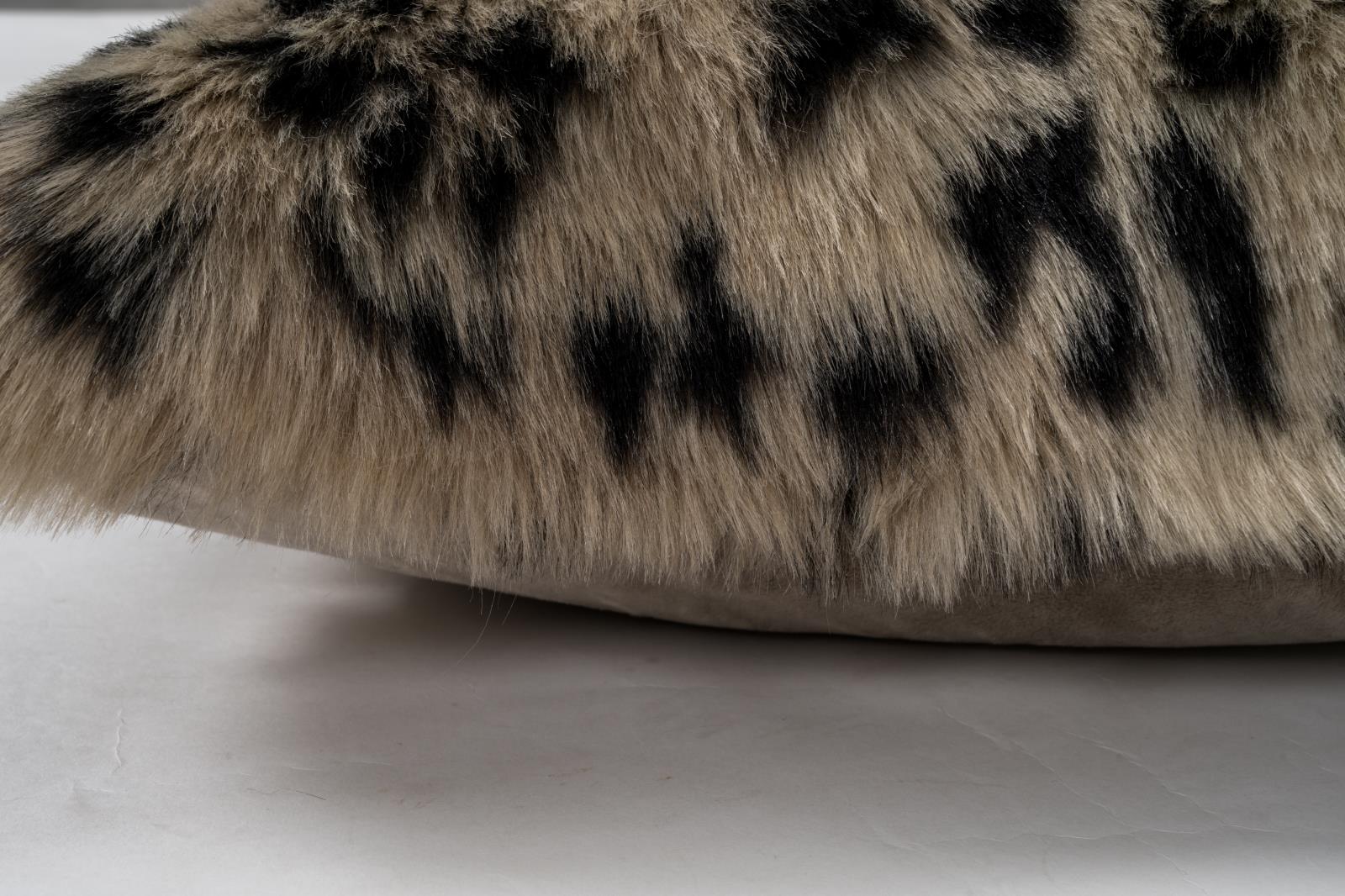 Luxury LXP06 Cheetah Print Accent Pillow — view 4