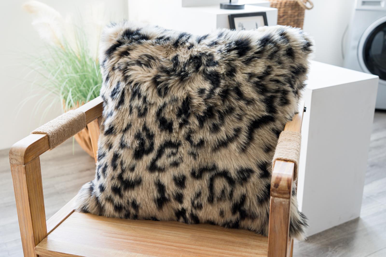 Luxury LXP06 Cheetah Print Accent Pillow — view 6