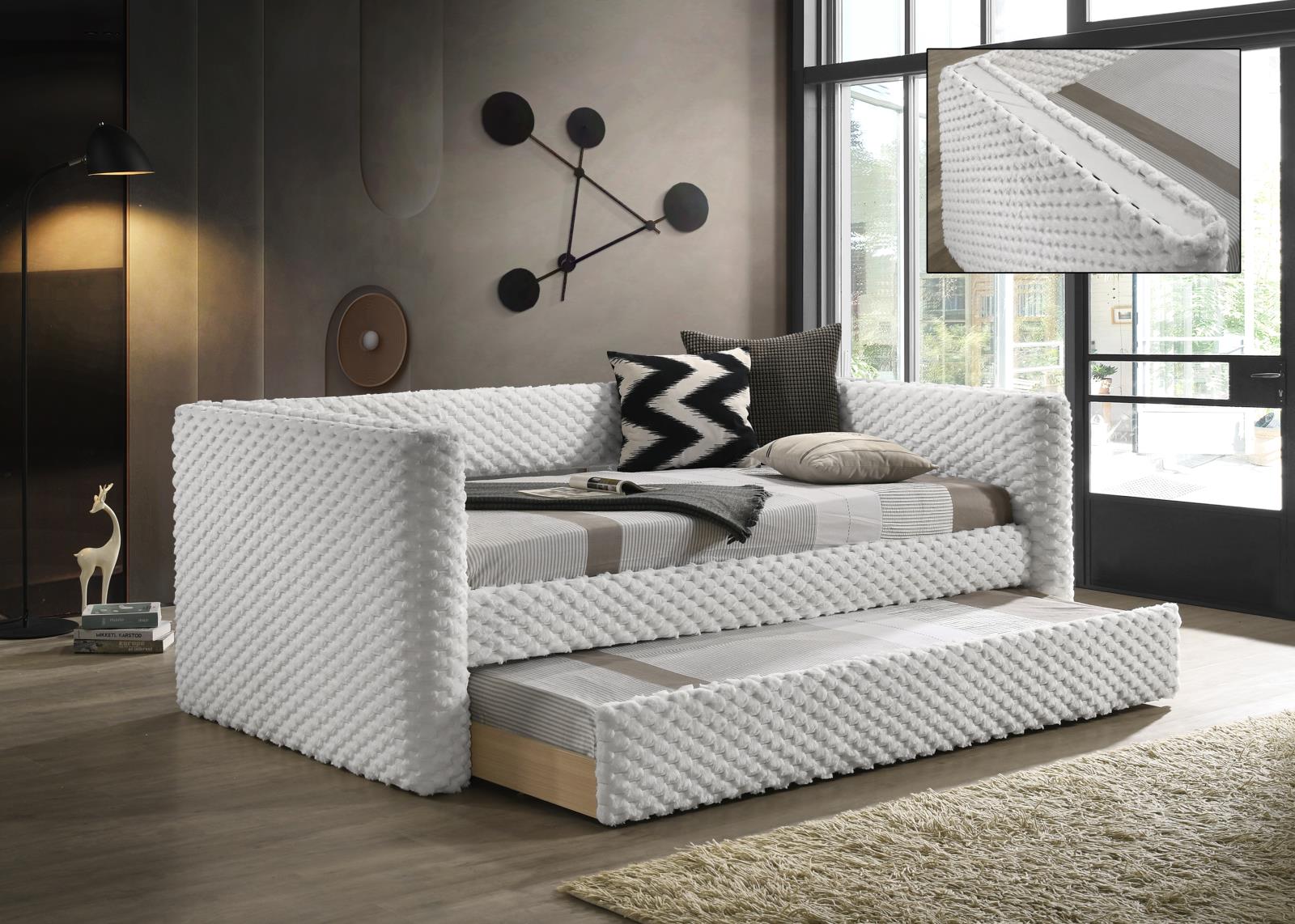 White Daybed (DB801) — view 2