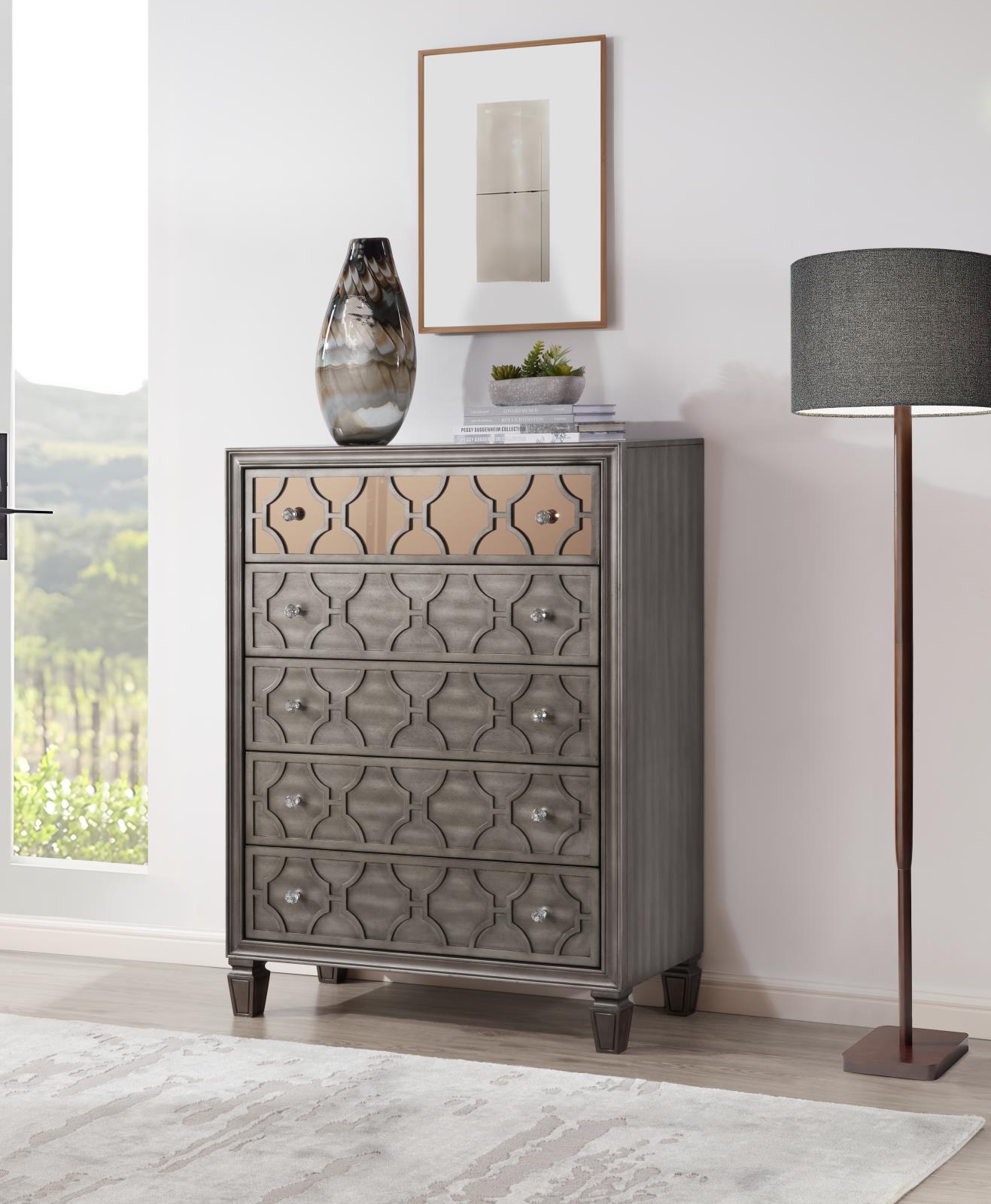 Gray Chest (B086)