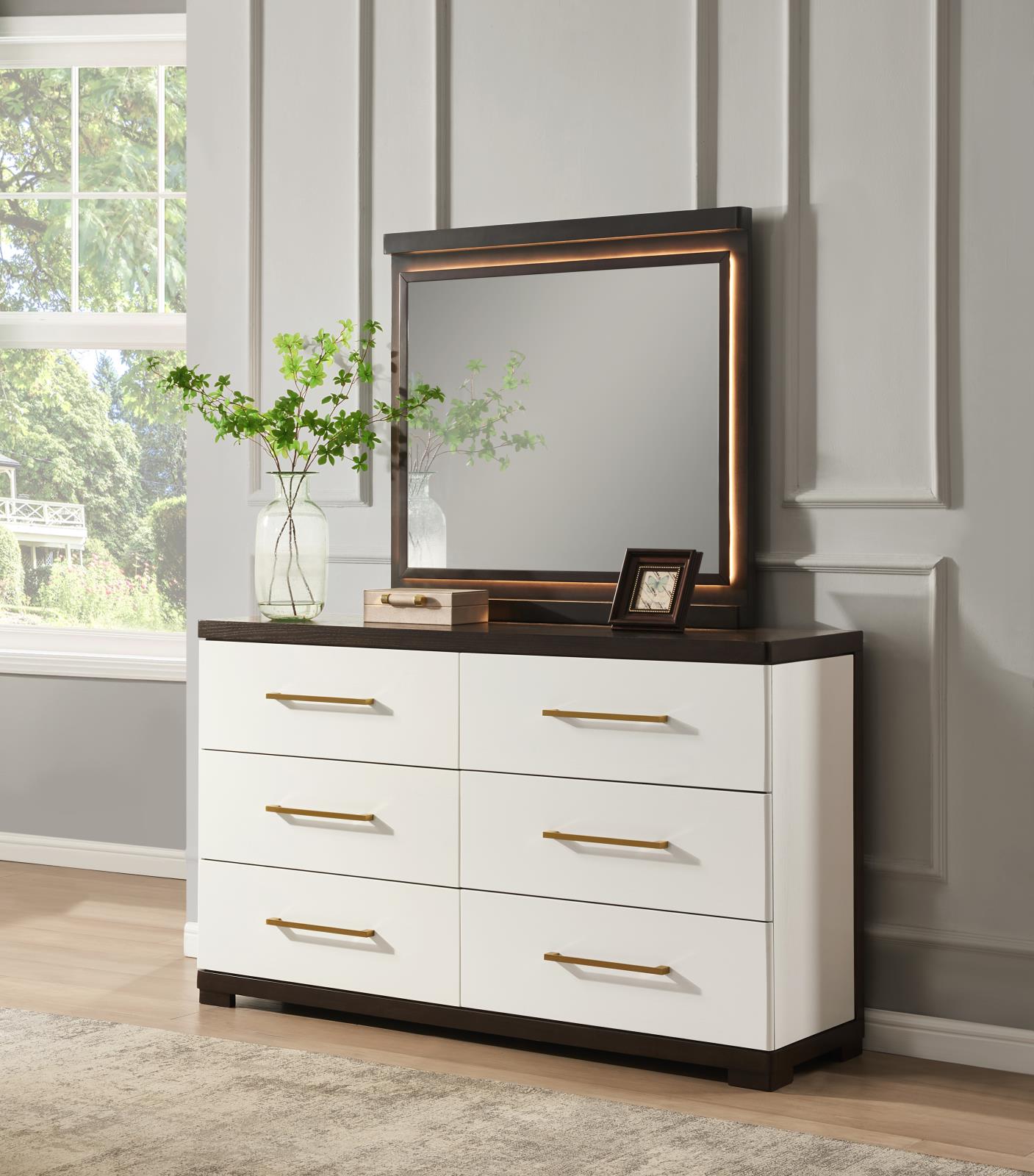 White Dresser (B126)