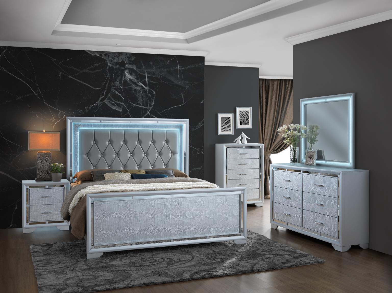 Silver Dresser — photo 4