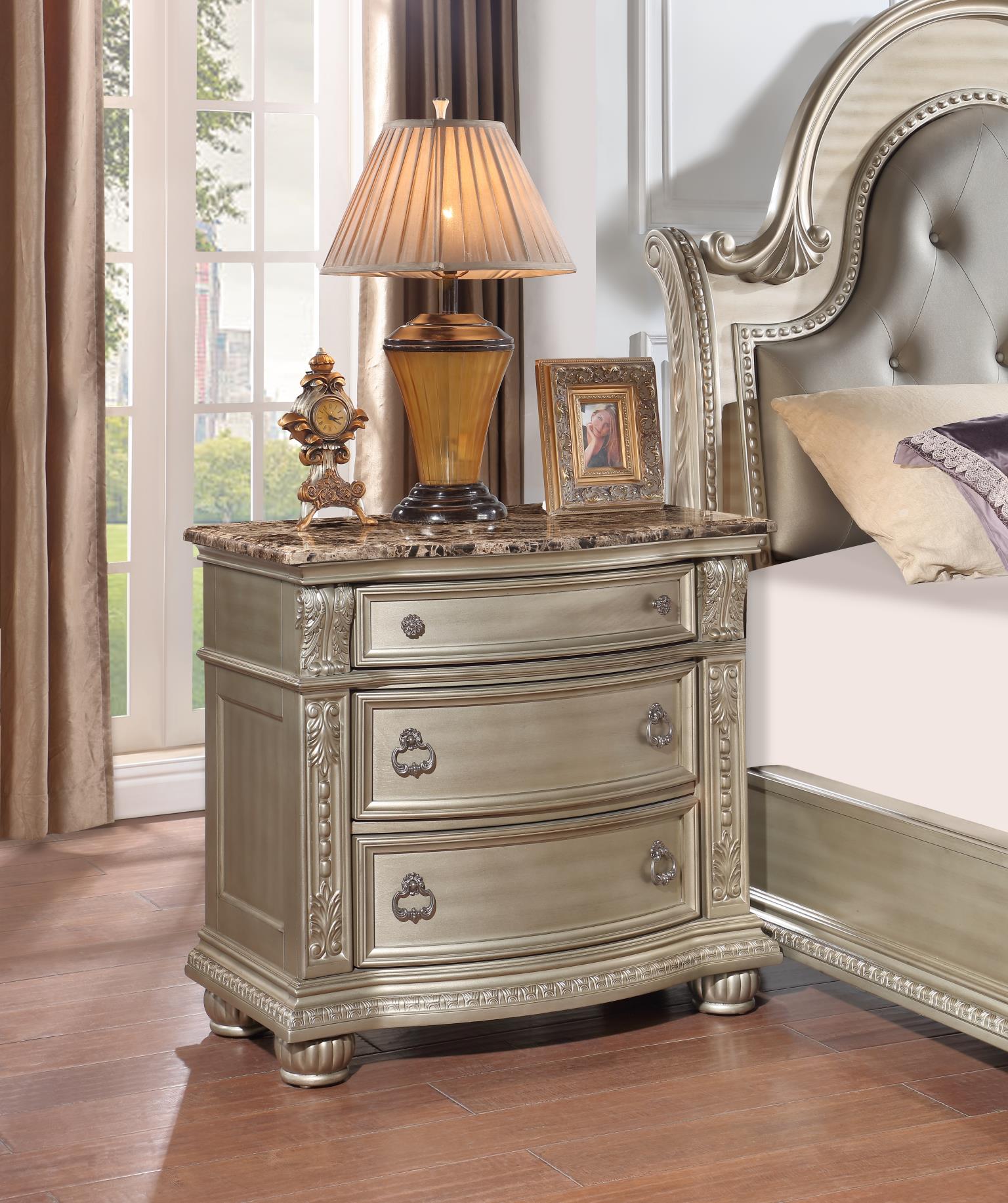 Queen Bed - Dresser - Mirror — photo 7
