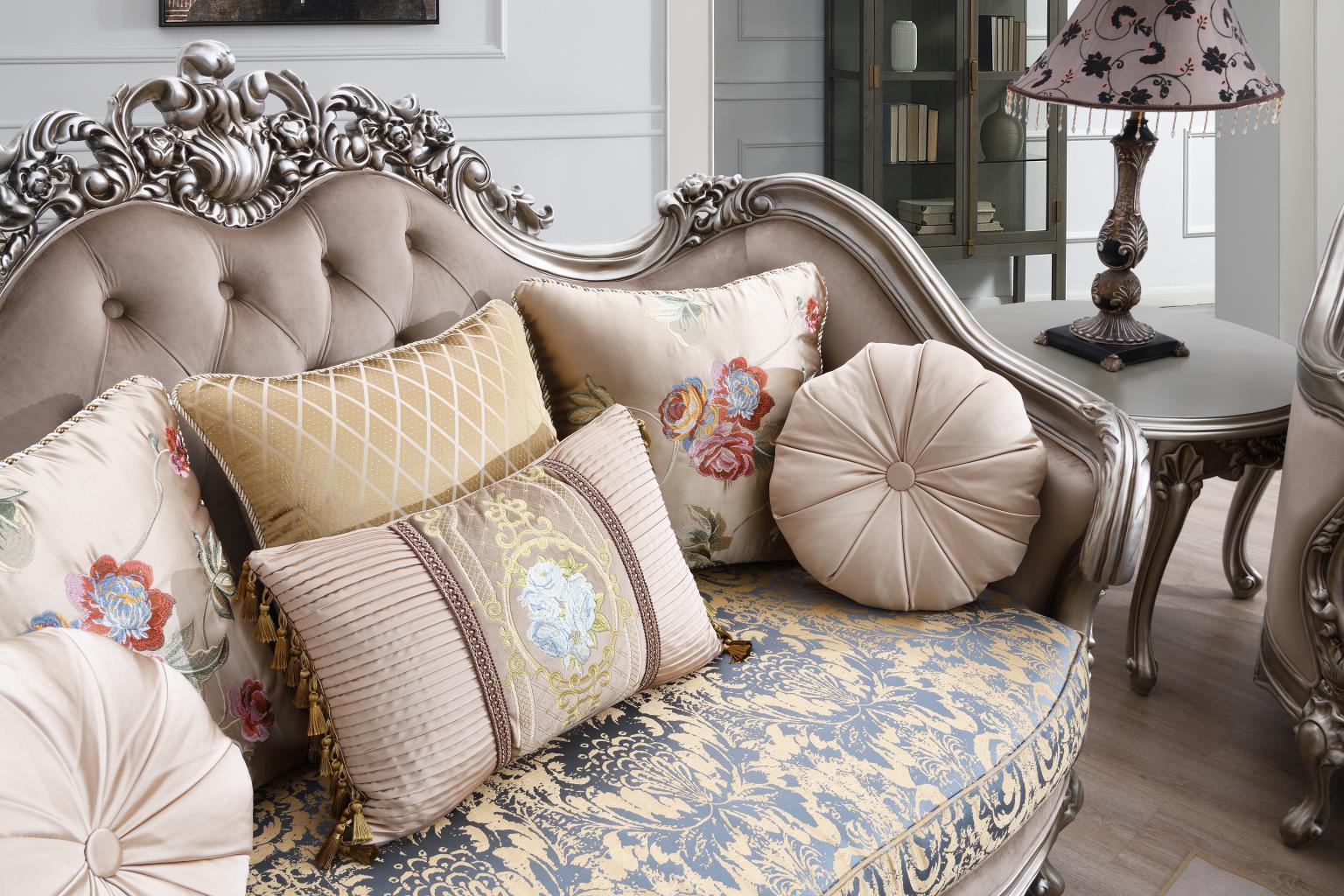 Sofa-Loveseat-Chaise — photo 5