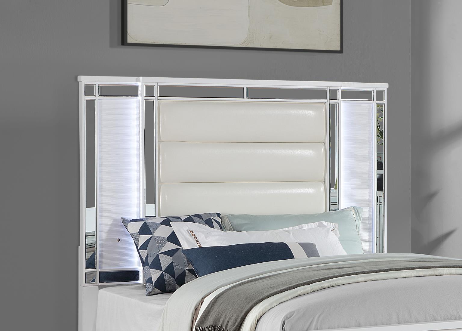 King Bed Frame - Dresser - Mirror - Chest - Nightstand — photo 3