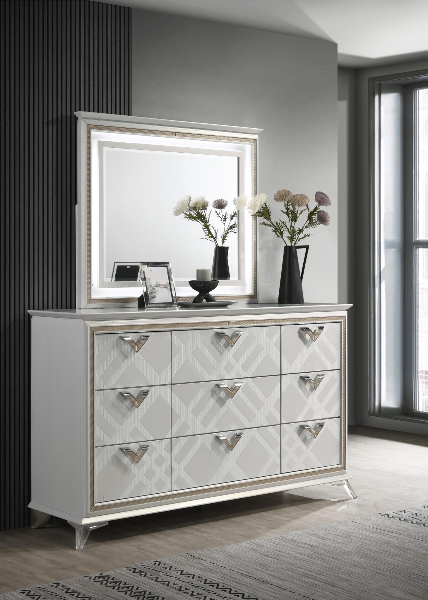 King Bed Frame - Dresser - Mirror - Chest - Nightstand — photo 4