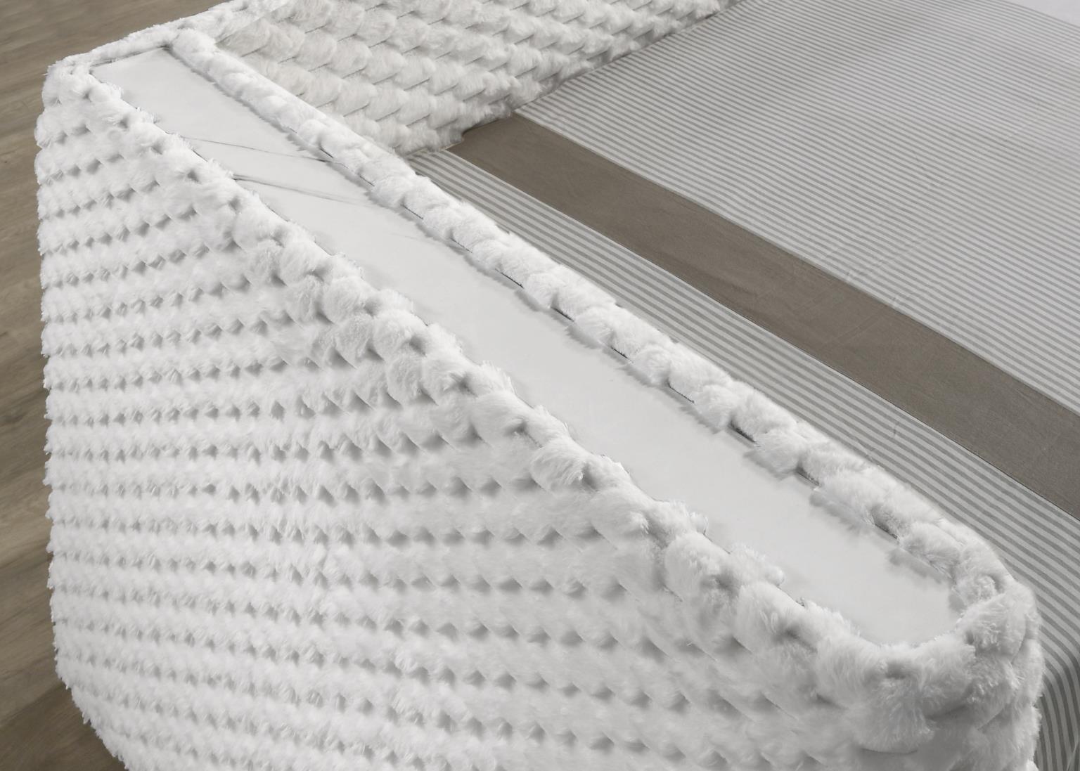 White Daybed — photo 3