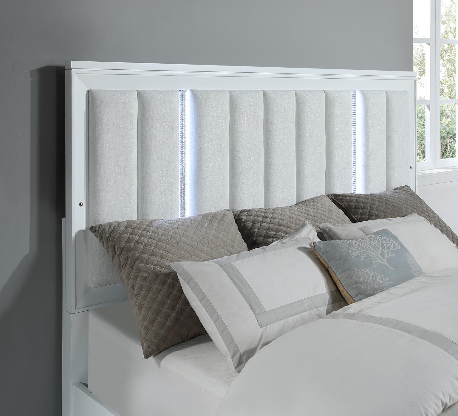 King Bed Frame - Dresser - Mirror - Chest - Nightstand — photo 2