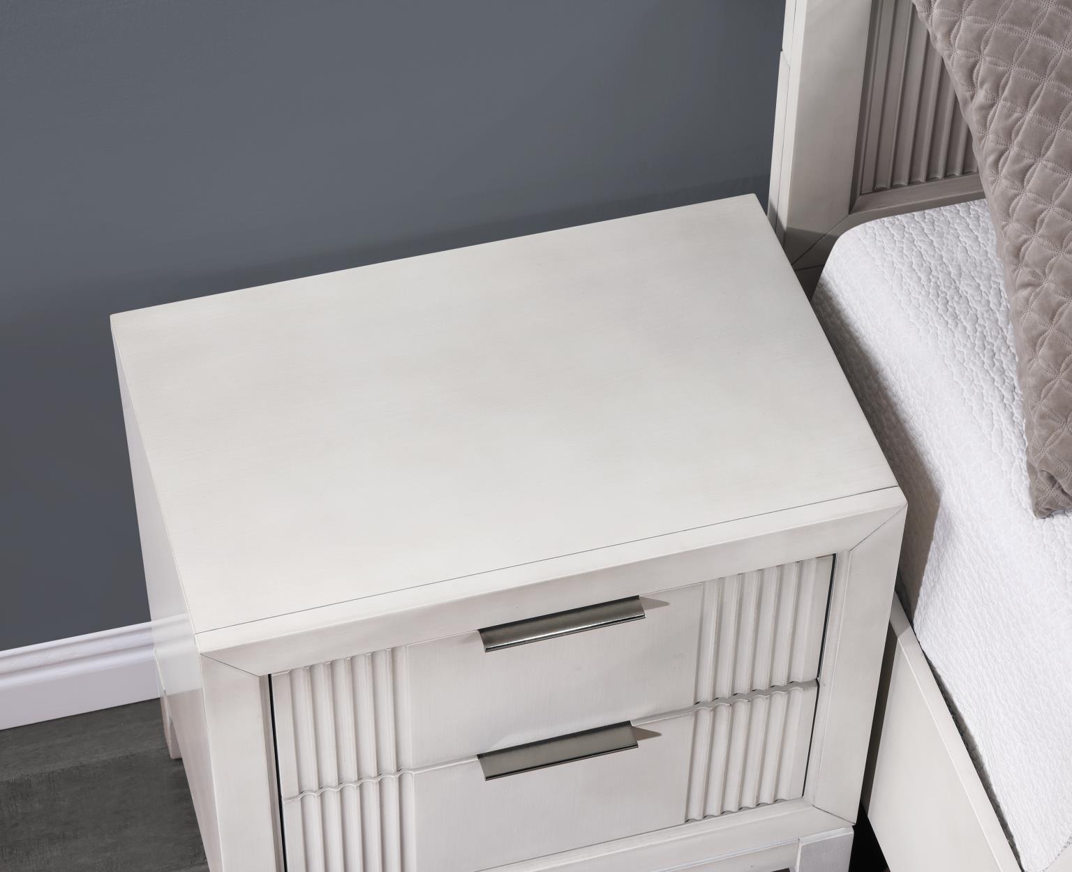 King Bed Frame - Dresser - Mirror - Chest - Nightstand — photo 7
