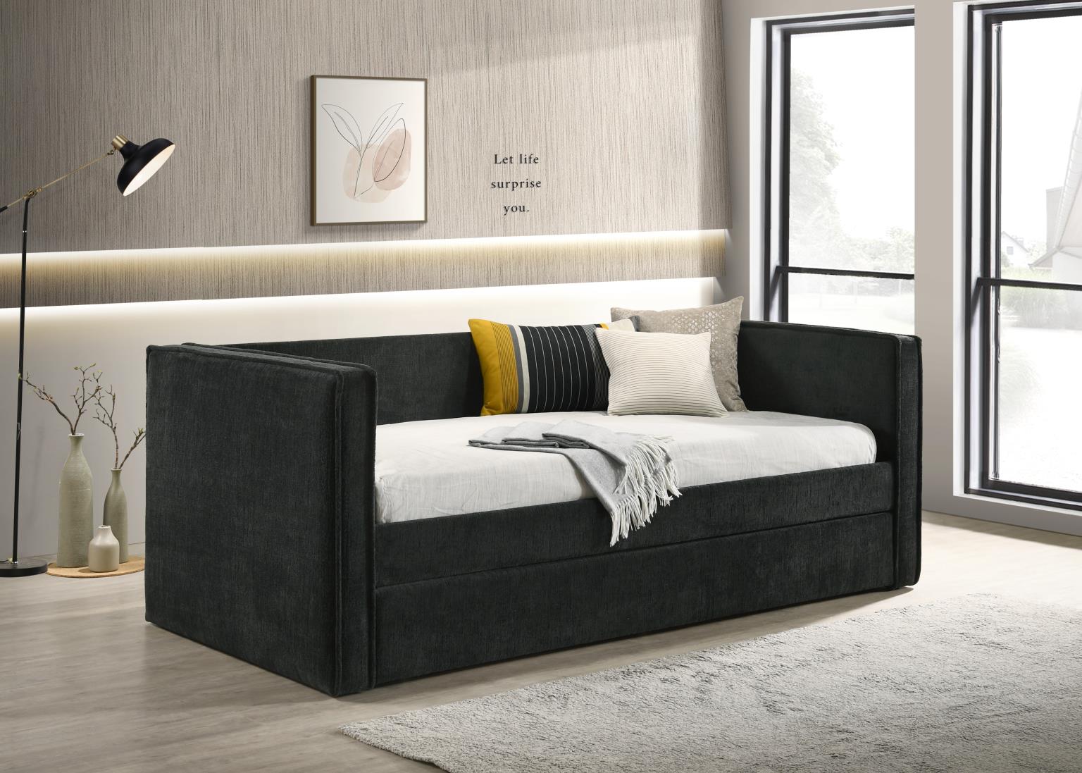 Black Daybed — photo 2